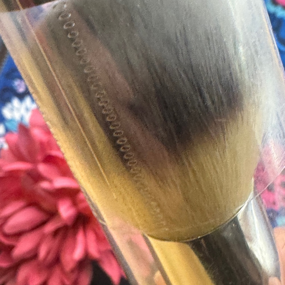 It cosmetics heavenly luxe buffing foundation cosmetic brush - Picture 7 of 8